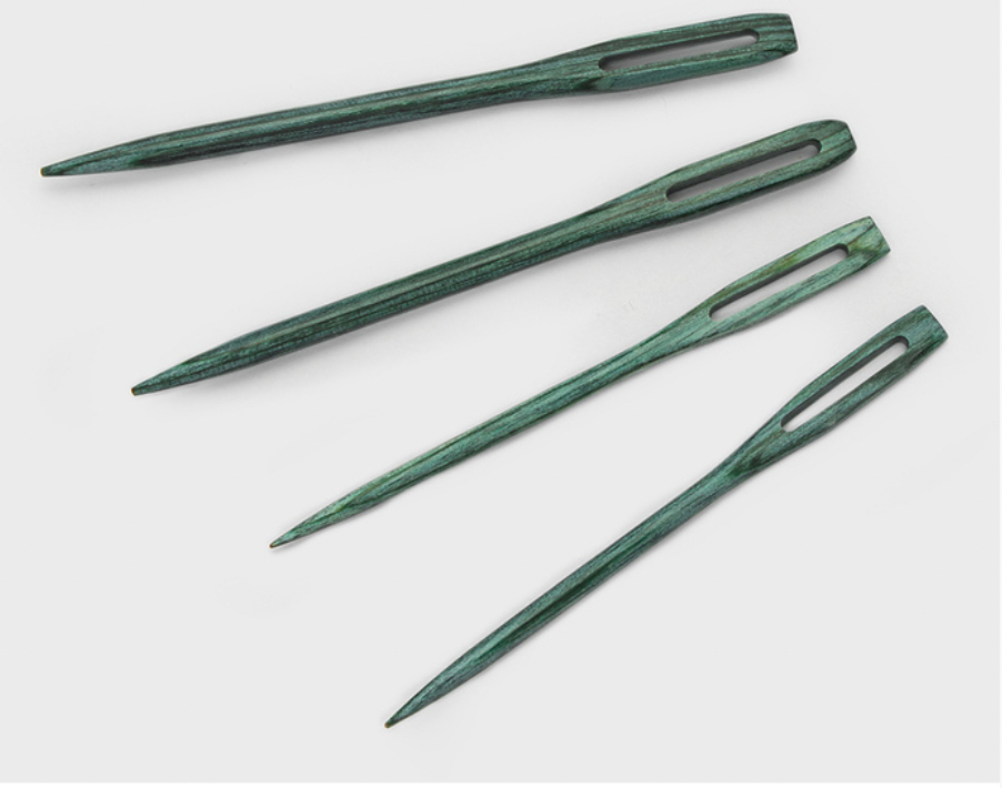 Darning needle in beech wood - blue-green
